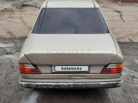 Mercedes-Benz E 260 1988 года за 800 000 тг. в Караганда – фото 2