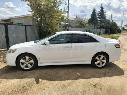 Toyota Camry 2010 года за 6 000 000 тг. в Актобе – фото 8