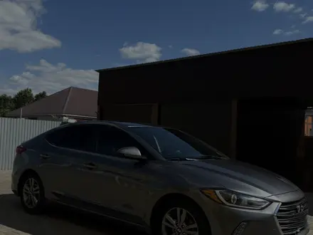 Hyundai Elantra 2018 года за 4 000 000 тг. в Уральск – фото 3