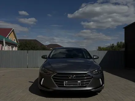 Hyundai Elantra 2018 года за 4 000 000 тг. в Уральск