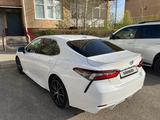 Toyota Camry 2021 года за 13 500 000 тг. в Актобе