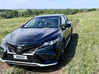 Toyota Camry 2018 года за 11 800 000 тг. в Уральск