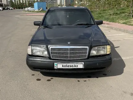 Mercedes-Benz C 200 1996 года за 1 800 000 тг. в Астана – фото 4