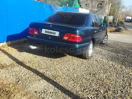 Mercedes-Benz E 200 1996 года за 2 500 000 тг. в Караганда – фото 3