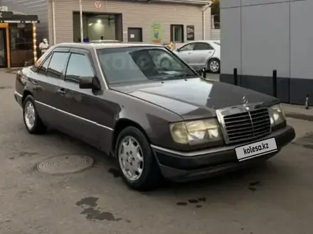 Mercedes-Benz E 200 1991 года за 1 500 000 тг. в Астана