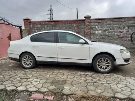 Volkswagen Passat 2007 года за 3 000 000 тг. в Талдыкорган – фото 2