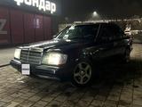 Mercedes-Benz E 200 1993 года за 1 530 000 тг. в Караганда – фото 2