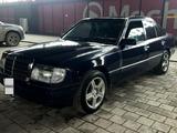 Mercedes-Benz E 200 1993 года за 1 530 000 тг. в Караганда – фото 3