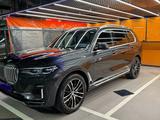 BMW X7 2021 года за 53 000 000 тг. в Астана