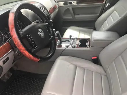 Volkswagen Touareg 2008 года за 6 000 000 тг. в Костанай – фото 2