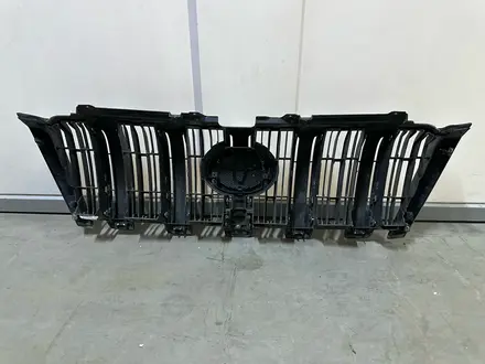 Решетка радиатора бу оригинал Prado 150 Рестайлинг за 125 000 тг. в Алматы – фото 2