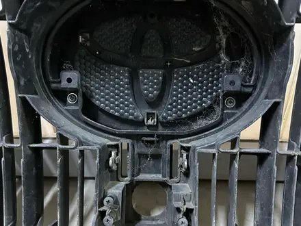 Решетка радиатора бу оригинал Prado 150 Рестайлинг за 125 000 тг. в Алматы – фото 4