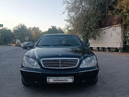 Mercedes-Benz S 320 2000 года за 5 000 000 тг. в Шымкент – фото 2