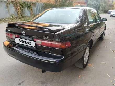 Toyota Camry 1998 года за 2 800 000 тг. в Алматы – фото 4