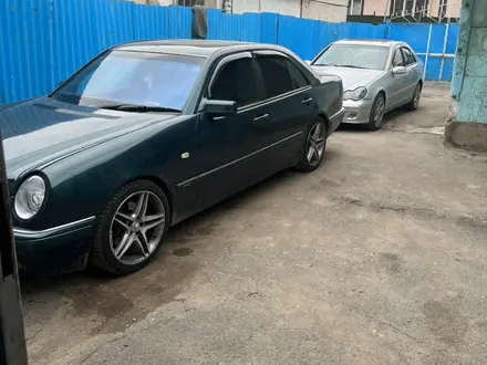 Mercedes-Benz E 420 1997 года за 3 300 000 тг. в Алматы