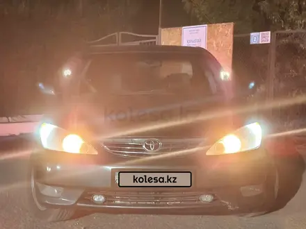 Toyota Camry 2005 года за 4 500 000 тг. в Актобе – фото 13