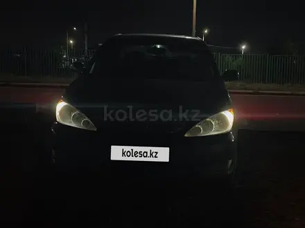 Toyota Camry 2005 года за 4 500 000 тг. в Актобе – фото 20