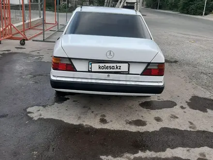 Mercedes-Benz E 230 1991 года за 1 650 000 тг. в Жаркент – фото 7