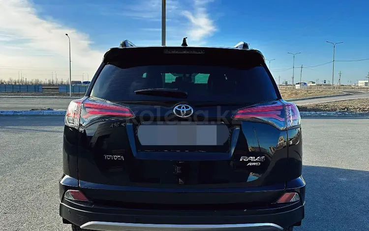 Toyota RAV4 2019 года за 13 500 000 тг. в Атырау