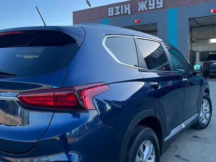 Hyundai Santa Fe 2019 года за 7 700 000 тг. в Актобе – фото 6