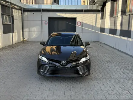 Toyota Camry 2018 года за 14 444 444 тг. в Семей – фото 2
