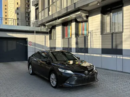 Toyota Camry 2018 года за 14 444 444 тг. в Семей