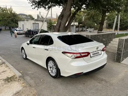 Toyota Camry 2019 года за 15 400 000 тг. в Шымкент – фото 5