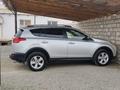 Toyota RAV4 2015 года за 7 800 000 тг. в Актау – фото 3