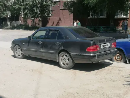 Mercedes-Benz E 200 1995 года за 1 700 000 тг. в Костанай