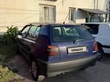 Volkswagen Golf 1996 года за 1 400 000 тг. в Есик – фото 4