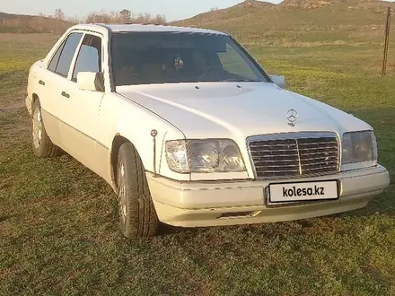 Mercedes-Benz E 230 1990 года за 2 100 000 тг. в Темиртау