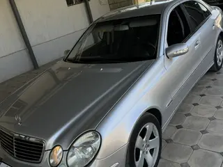 Mercedes-Benz E 320