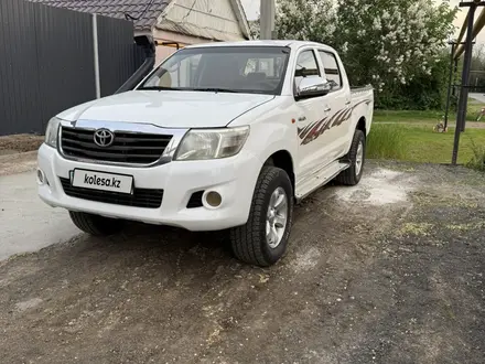 Toyota Hilux 2014 года за 7 800 000 тг. в Уральск – фото 2