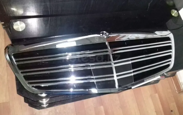 Решетка радиатора Mercedes-Benz W221 рестайлинг под дистроник 6.3 амг за 70 000 тг. в Алматы