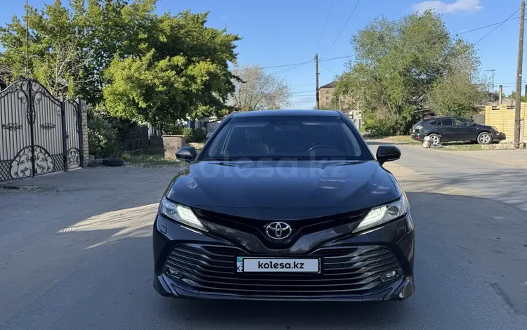 Toyota Camry 2019 года за 14 600 000 тг. в Семей