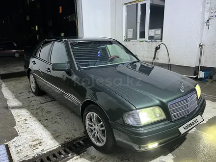 Mercedes-Benz C 180 1994 года за 2 400 000 тг. в Астана