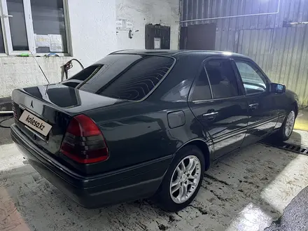 Mercedes-Benz C 180 1994 года за 2 400 000 тг. в Астана – фото 4