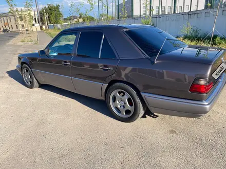 Mercedes-Benz E 320 1994 года за 2 800 000 тг. в Тараз – фото 5