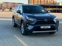 Toyota RAV4 2021 года за 18 000 000 тг. в Актобе