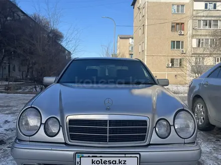 Mercedes-Benz E 230 1996 года за 2 750 000 тг. в Талдыкорган