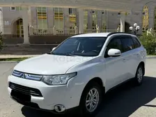 Mitsubishi Outlander, 2012