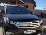Toyota Highlander 2011 года за 11 000 000 тг. в Караганда
