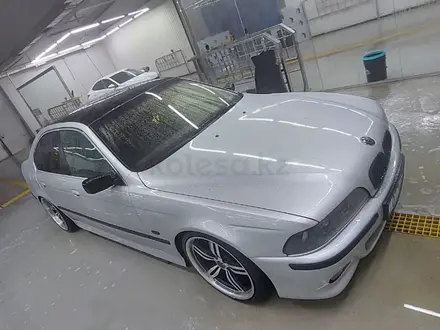 BMW 520 2001 года за 4 900 000 тг. в Караганда – фото 38