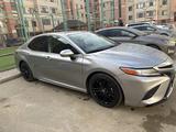 Toyota Camry 2020 года за 13 500 000 тг. в Актау – фото 2