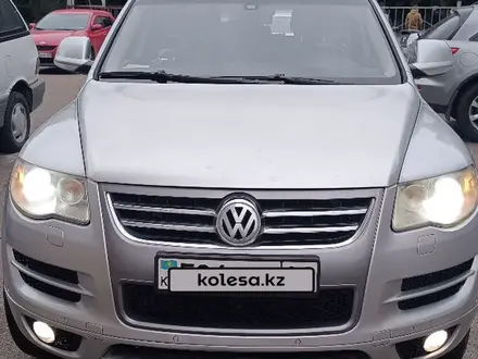 Volkswagen Touareg 2008 года за 6 000 000 тг. в Алматы – фото 11