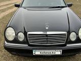 Mercedes-Benz E 320 1998 года за 3 000 000 тг. в Алматы – фото 2