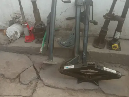 Домкраты бу за 6 000 тг. в Алматы