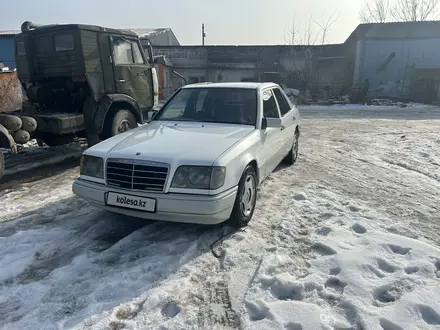 Mercedes-Benz E 220 1995 года за 2 300 000 тг. в Алматы