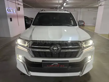 Toyota Land Cruiser 2020 года за 39 900 000 тг. в Астана