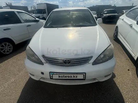 Toyota Camry 2005 года за 2 048 900 тг. в Астана – фото 2